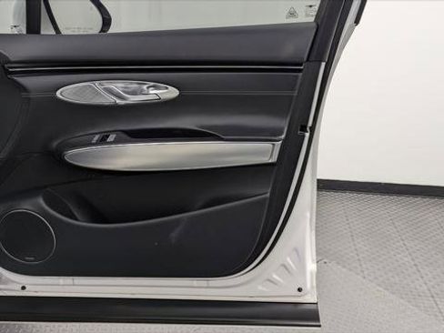 Used 2022 Genesis GV70 2.5T w/ Select Package image 22