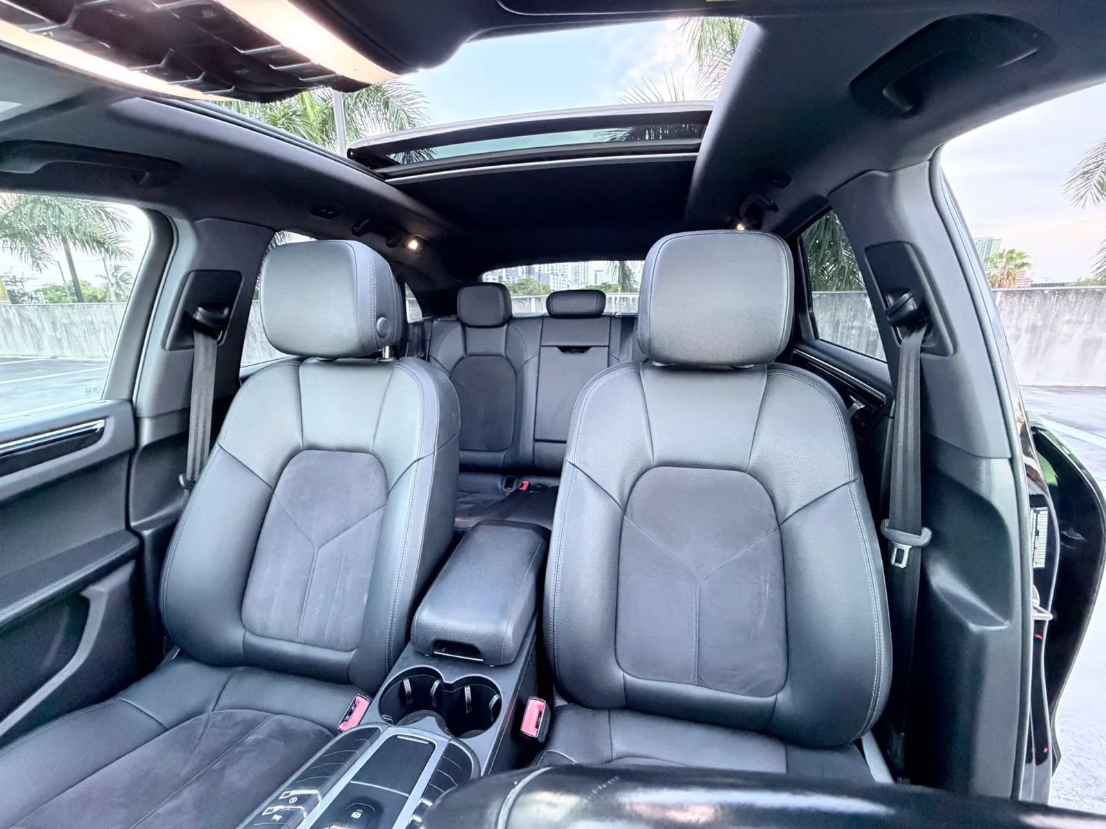 Used 2020 Porsche Macan AWD/4WD image 32