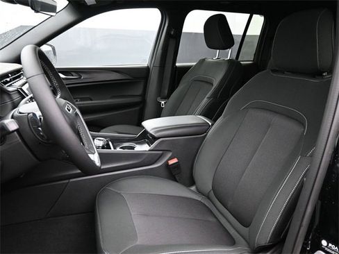 New 2025 Jeep Grand Cherokee Laredo X w/ Luxury Tech Group I image 13