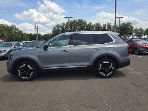 Used 2025 Kia Telluride S FWD image 4