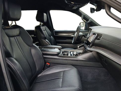 Used 2024 Jeep Wagoneer L Series II image 24