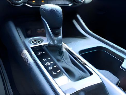 Used 2025 Nissan Sentra SV image 18