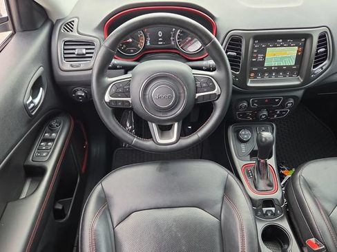 Used 2018 Jeep Compass Trailhawk w/ Leather Interior Group AWD/4WD image 14