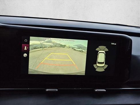 Used 2024 Kia Carnival EX FWD image 13