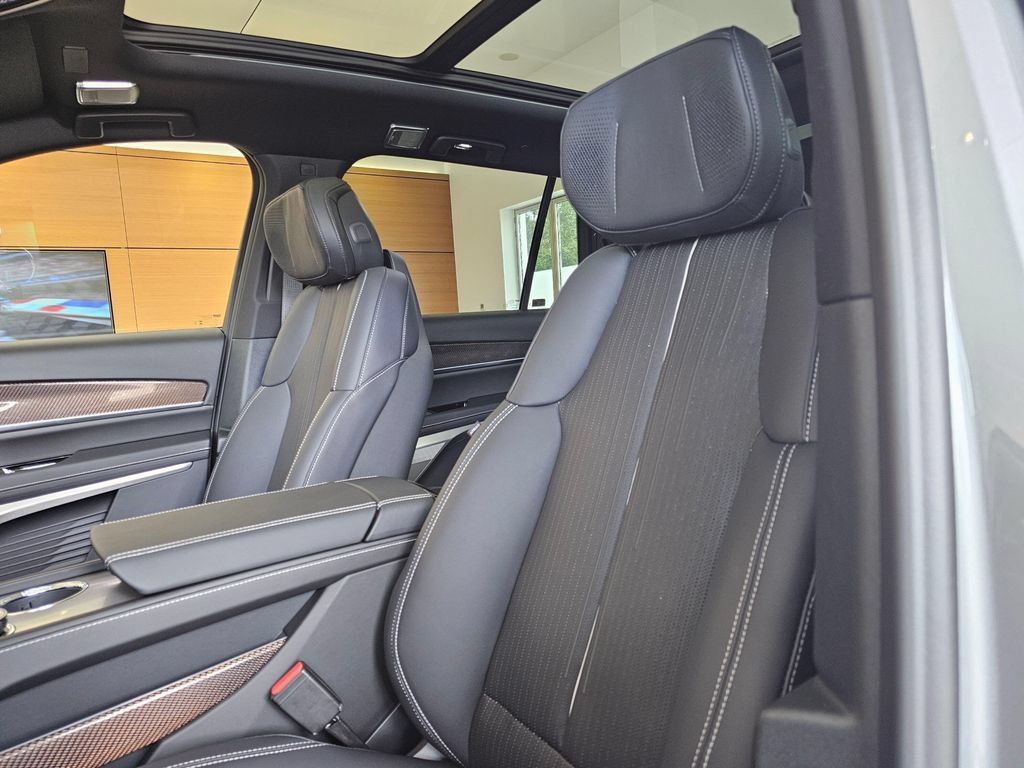 New 2027 Cadillac Vistiq Sport AWD/4WD image 25