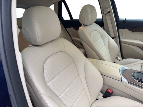 Used 2022 Mercedes-Benz GLC 300 4MATIC w/ Premium Package Lite image 43