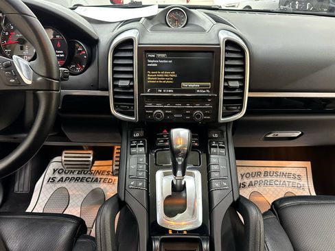 Used 2014 Porsche Cayenne S image 27