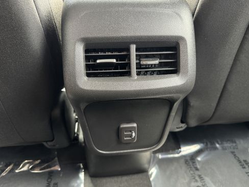 Used 2023 Chevrolet Equinox LT image 23