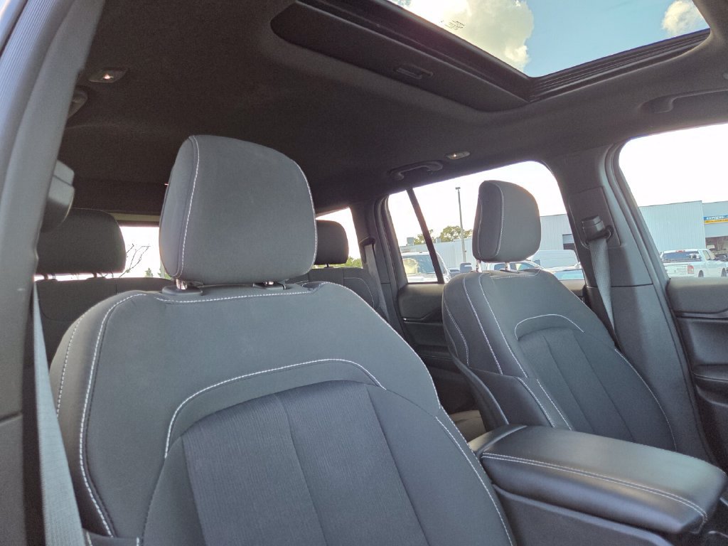 Used 2025 Jeep Grand Cherokee Laredo RWD image 16