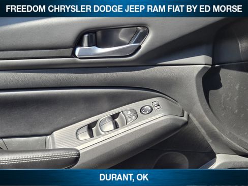 Used 2024 Nissan Altima 2.5 SV FWD image 17