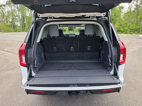 Used 2025 Ford Expedition Active AWD/4WD image 14