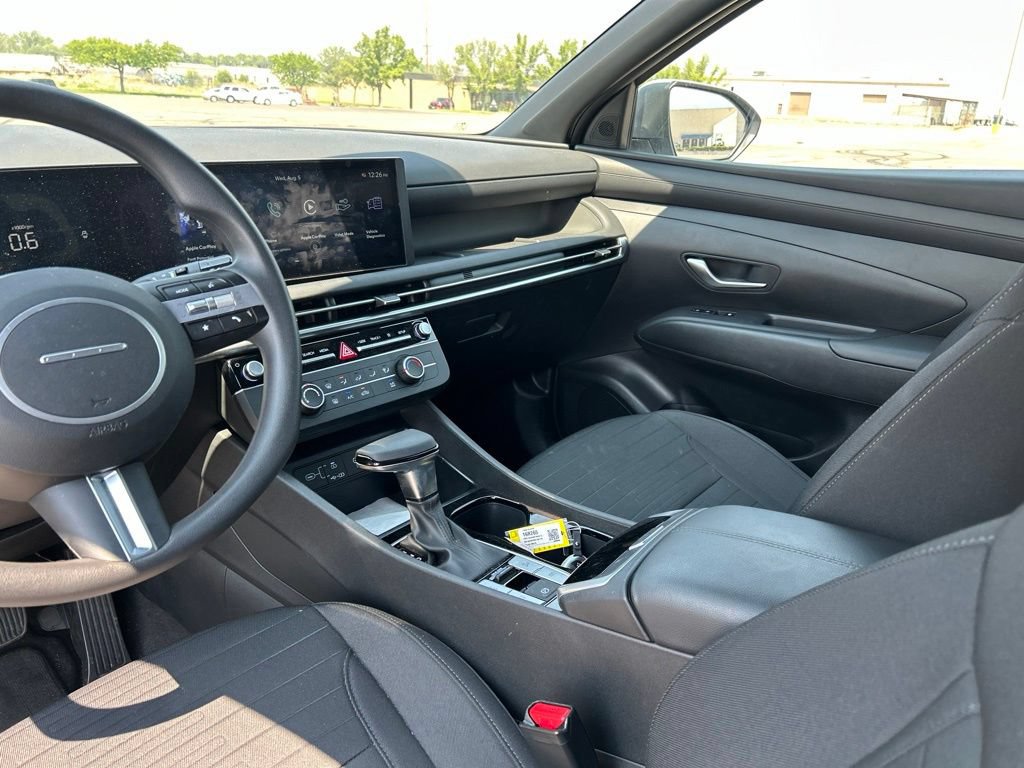 Used 2025 Hyundai Santa Cruz SE AWD/4WD image 24