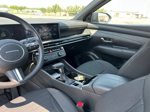 Used 2025 Hyundai Santa Cruz SE AWD/4WD image 24