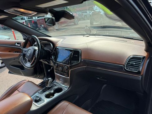 Used 2021 Jeep Grand Cherokee Overland AWD/4WD image 26