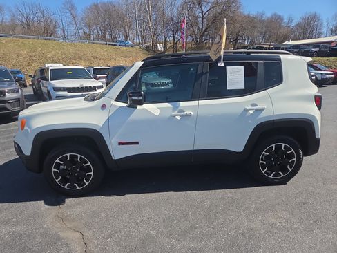 Certified 2023 Jeep Renegade Trailhawk AWD/4WD image 6