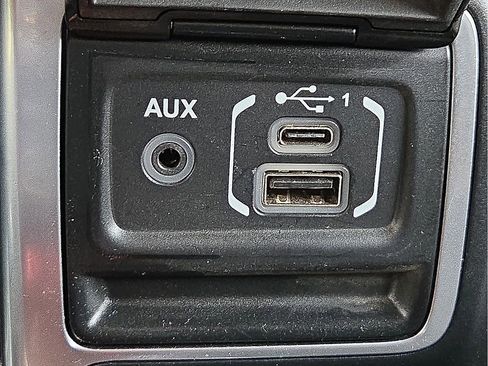Used 2018 Jeep Wrangler Sport AWD/4WD image 30