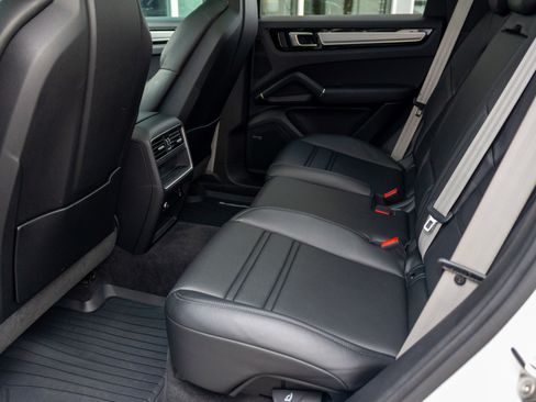 Used 2022 Porsche Cayenne S Platinum image 25