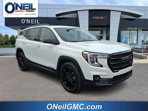 Certified 2022 GMC Terrain SLT w/ Infotainment Package II image 1