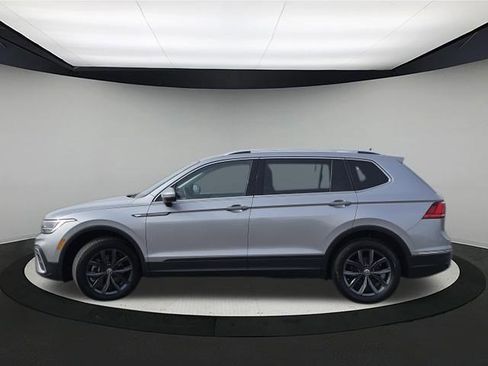 Certified 2023 Volkswagen Tiguan SE w/ Panoramic Sunroof Package image 4