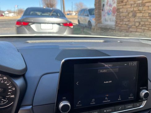 Used 2025 Nissan Altima 2.5 SV image 17