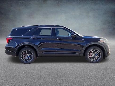 New 2026 Ford Explorer ST-Line w/ ST-Line Street Pack AWD/4WD image 8