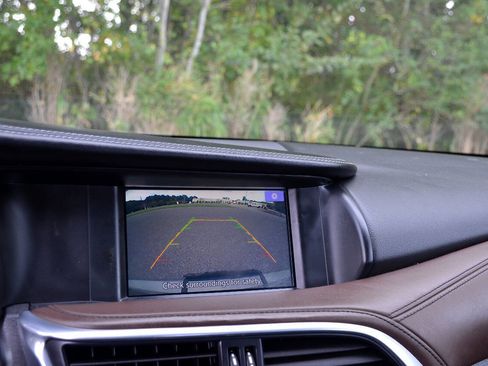 Used 2017 INFINITI QX30 Premium w/ Navigation Package image 20