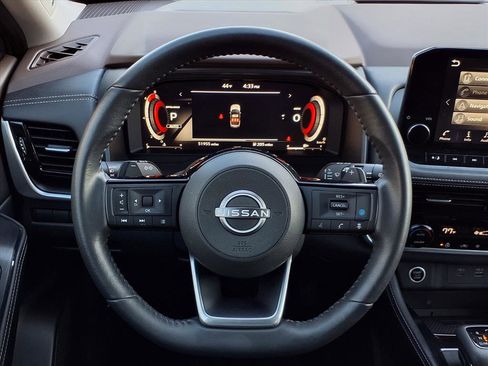 Used 2023 Nissan Rogue Platinum image 14