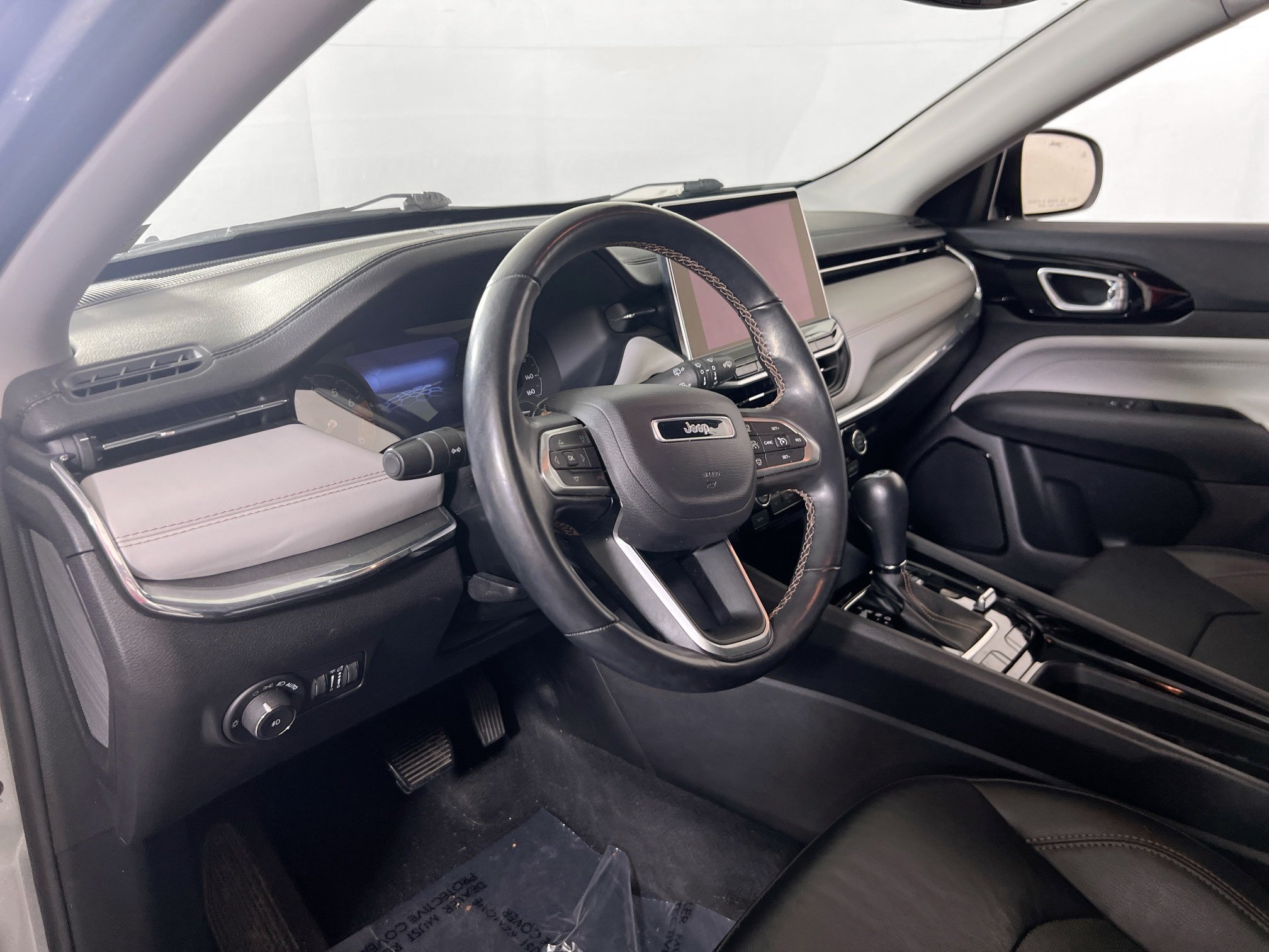 Used 2022 Jeep Compass Limited AWD/4WD image 9