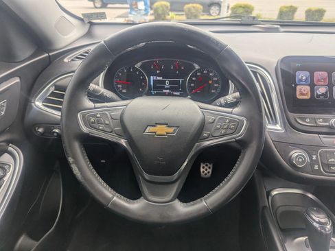 Used 2017 Chevrolet Malibu LT FWD image 12