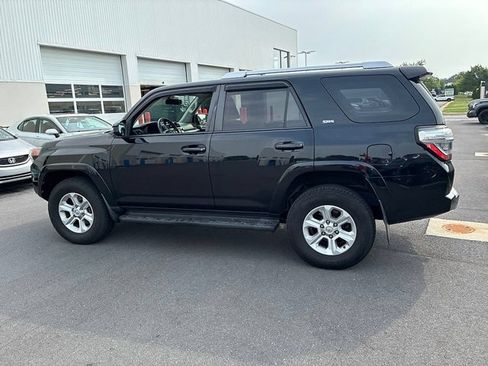 Used 2016 Toyota 4Runner SR5 AWD/4WD image 13