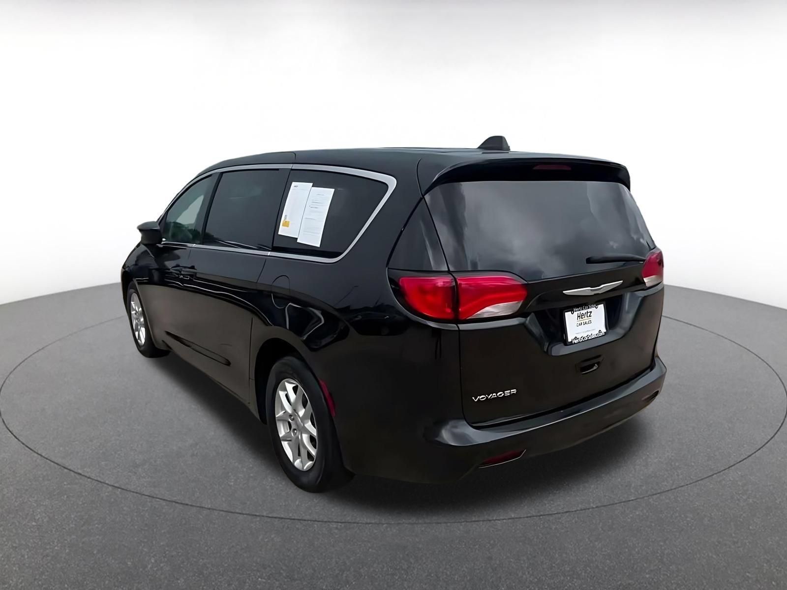 Used 2023 Chrysler Voyager LX FWD image 10