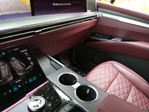 Used 2025 Cadillac Escalade Sport w/ LPO, ONYX Package image 20