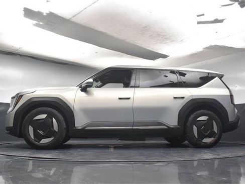 Certified 2024 Kia EV9 Light Long Range image 35