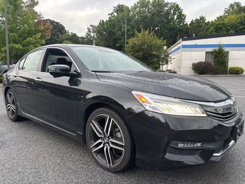 Used 2017 Honda Accord Touring image 11
