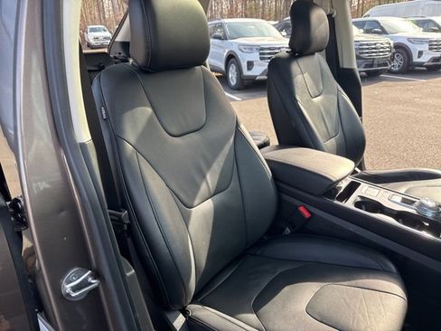 Used 2019 Ford Edge Titanium w/ Equipment Group 301A image 22