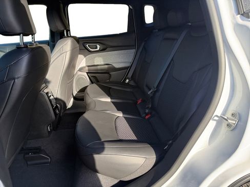 New 2026 Jeep Compass Latitude image 13