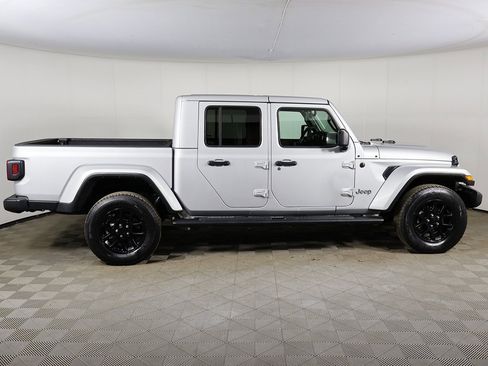 Used 2023 Jeep Gladiator Overland image 11