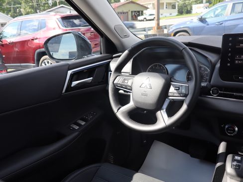 Used 2025 Mitsubishi Outlander SE AWD/4WD image 15