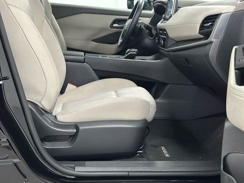 Used 2025 Nissan Rogue SV image 20