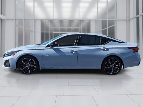 New 2025 Nissan Altima 2.5 SR image 2