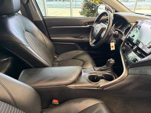 Used 2022 Toyota Camry SE image 21
