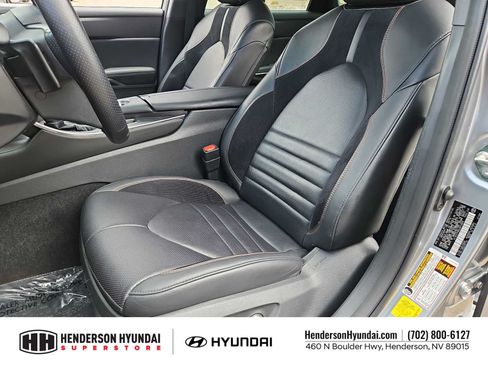 Used 2020 Toyota Avalon XSE w/ Carpet Mat Package FWD image 16