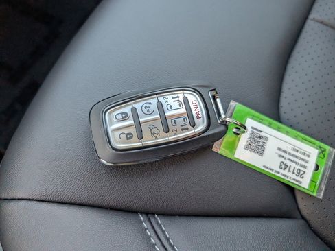 New 2026 Chrysler Pacifica Select image 17