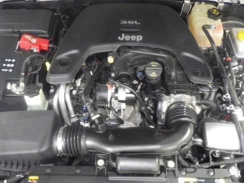 Used 2021 Jeep Wrangler Unlimited Sahara image 10