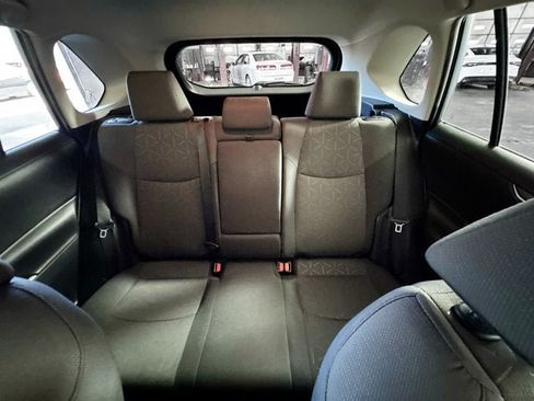 Used 2021 Toyota RAV4 XLE AWD/4WD image 19