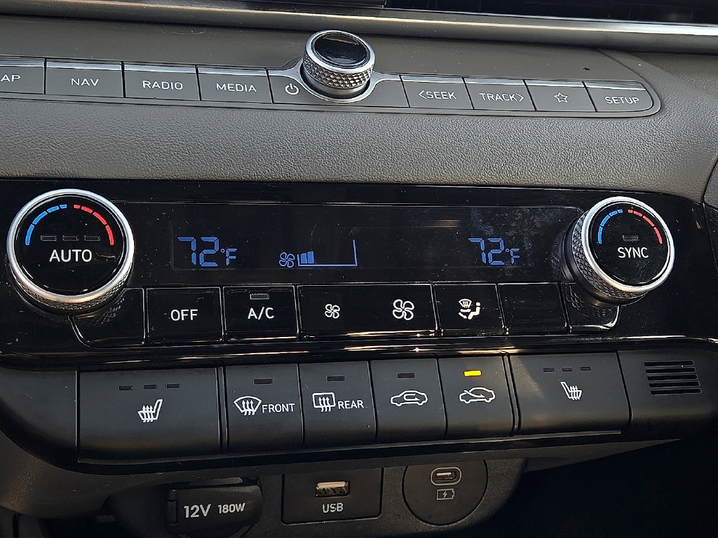 Used 2025 Hyundai Elantra SEL FWD image 16