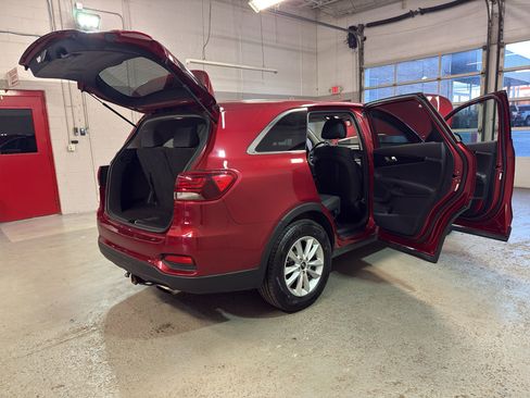 Used 2020 Kia Sorento LX AWD/4WD image 12
