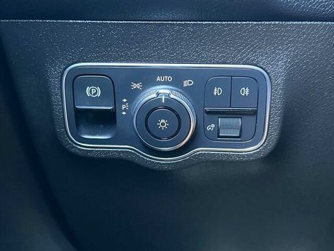 Used 2021 Mercedes-Benz GLB 250 4MATIC image 31
