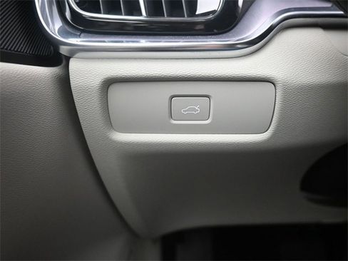 Used 2024 Volvo S60 B5 Core w/ Climate Package image 25