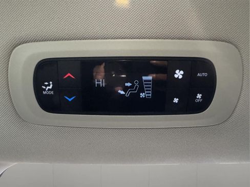 Used 2024 Chrysler Pacifica Touring-L FWD image 29